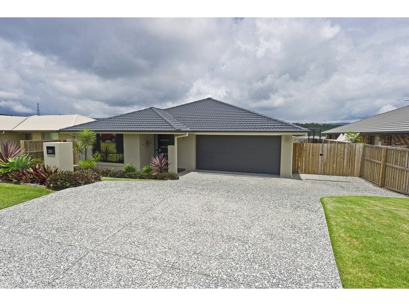 33 Hawkesbury Ave, Pacific Pines QLD 4211