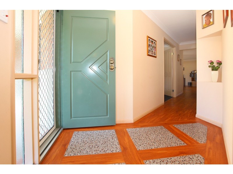 18 Whitely Circuit, Maudsland QLD 4210