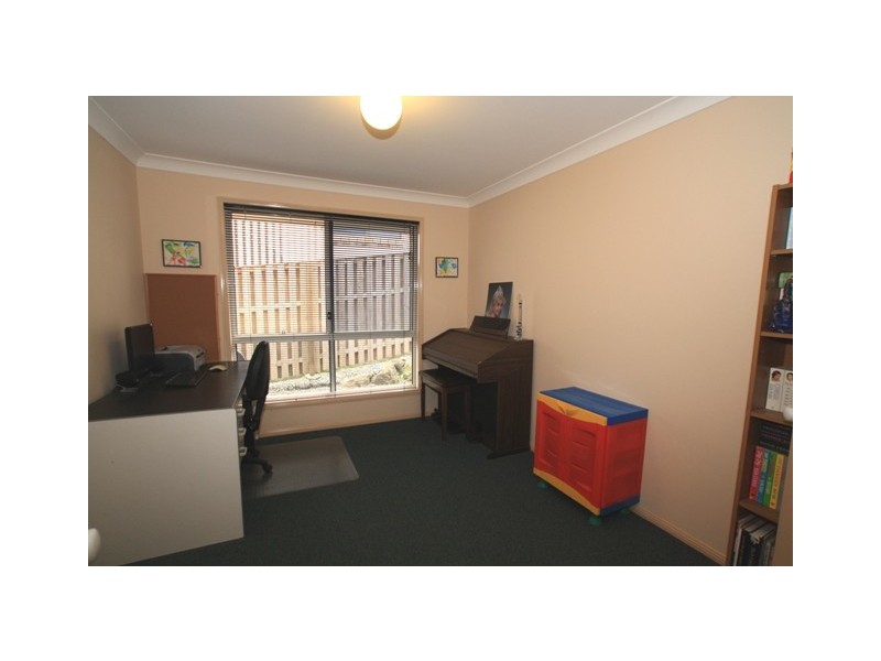 18 Whitely Circuit, Maudsland QLD 4210