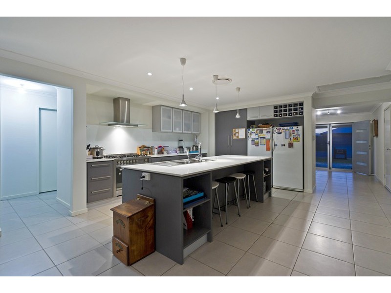 38 Wunburra Circle, Pacific Pines QLD 4211