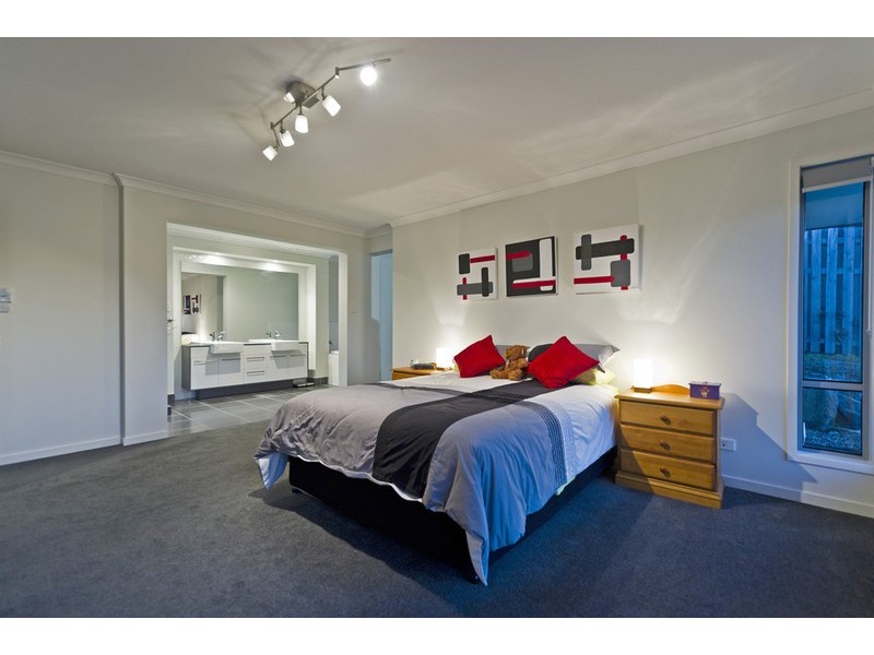 38 Wunburra Circle, Pacific Pines QLD 4211