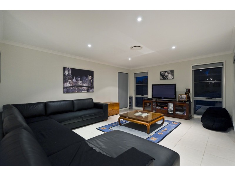 38 Wunburra Circle, Pacific Pines QLD 4211