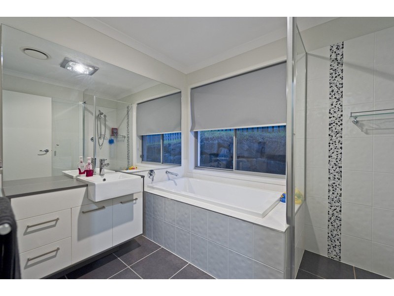 38 Wunburra Circle, Pacific Pines QLD 4211