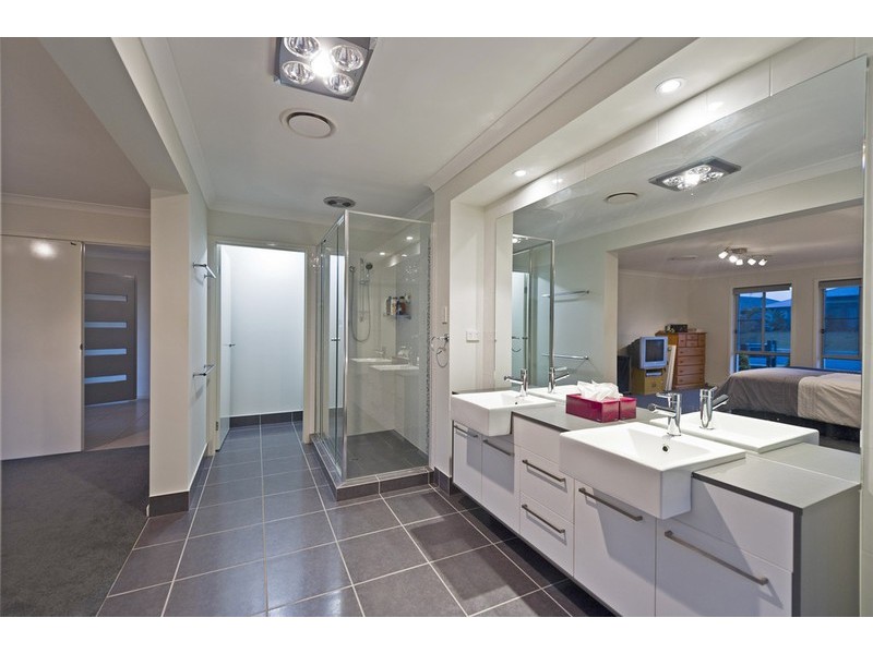 38 Wunburra Circle, Pacific Pines QLD 4211