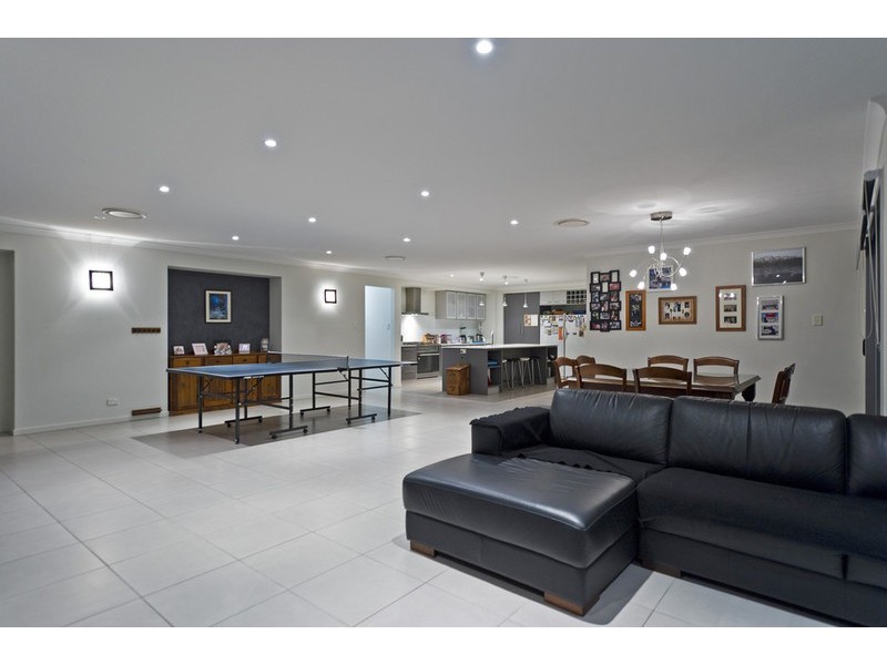 38 Wunburra Circle, Pacific Pines QLD 4211