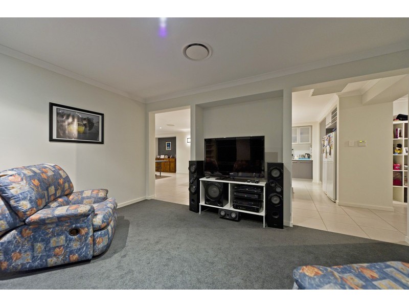 38 Wunburra Circle, Pacific Pines QLD 4211