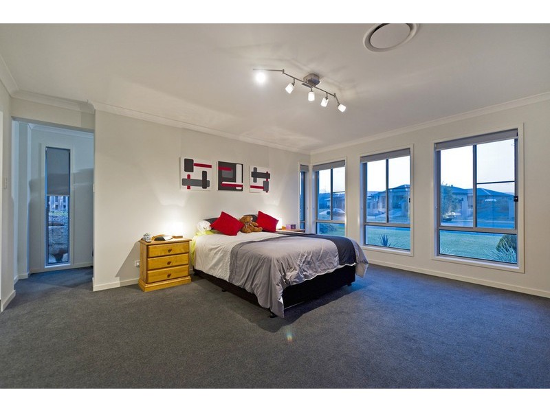 38 Wunburra Circle, Pacific Pines QLD 4211