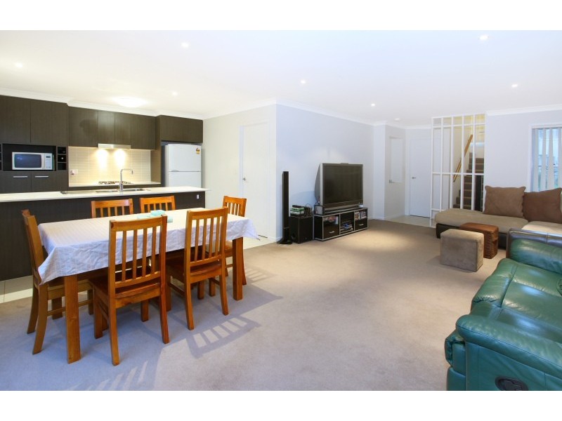 42/1 Belongil Street, Pacific Pines QLD 4211