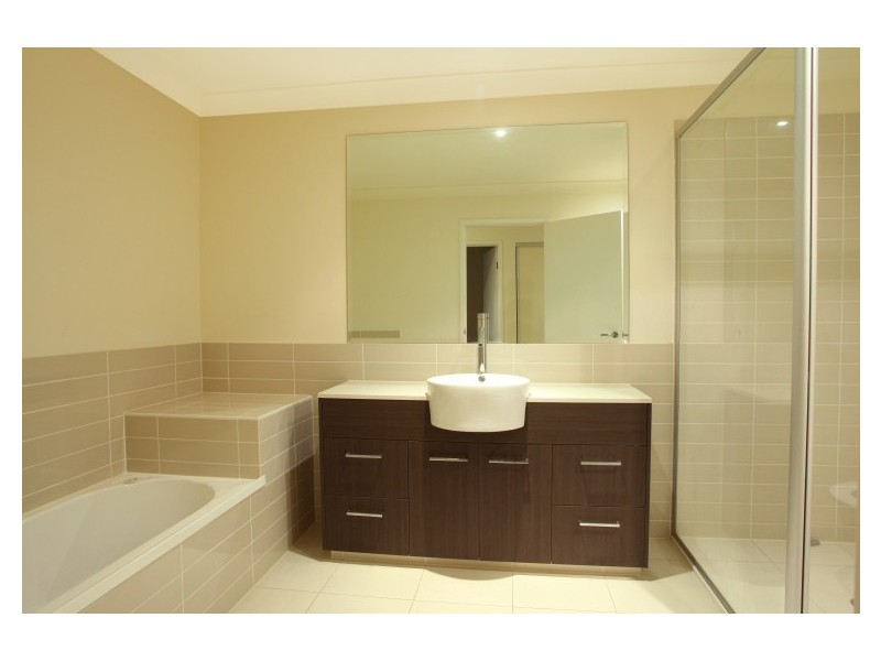 42/1 Belongil Street, Pacific Pines QLD 4211