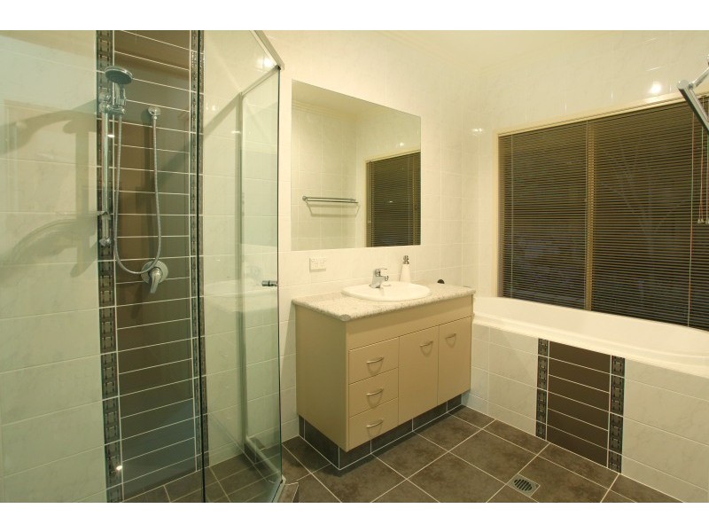 44 Gerard Street, Pacific Pines QLD 4211