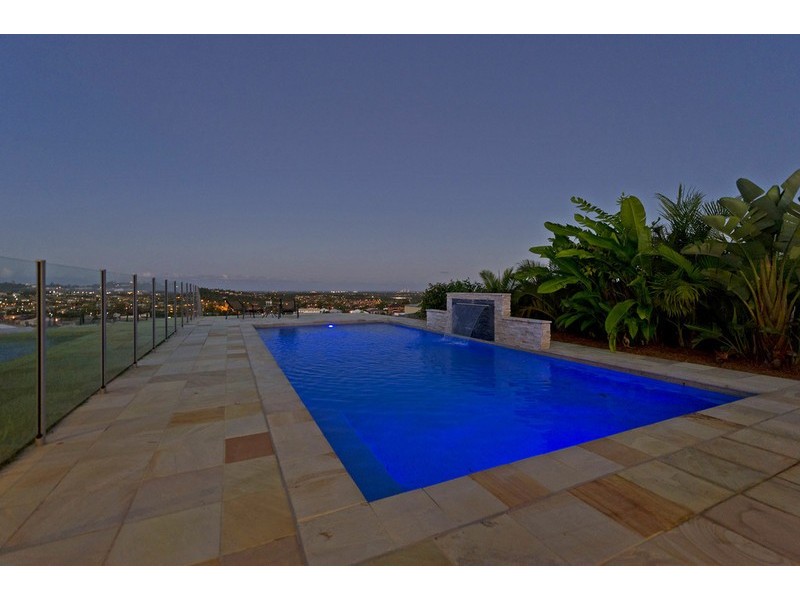 8 Wunburra Circle, Pacific Pines QLD 4211