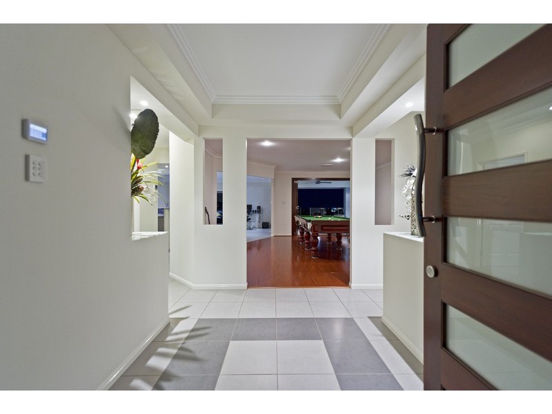 8 Wunburra Circle, Pacific Pines QLD 4211