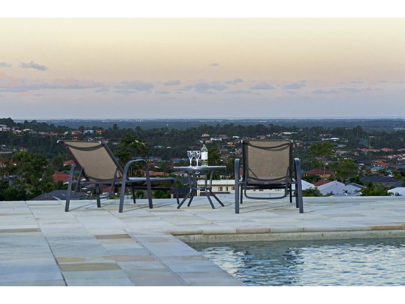 8 Wunburra Circle, Pacific Pines QLD 4211