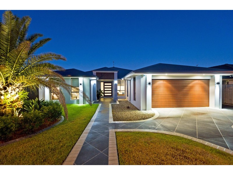 8 Wunburra Circle, Pacific Pines QLD 4211