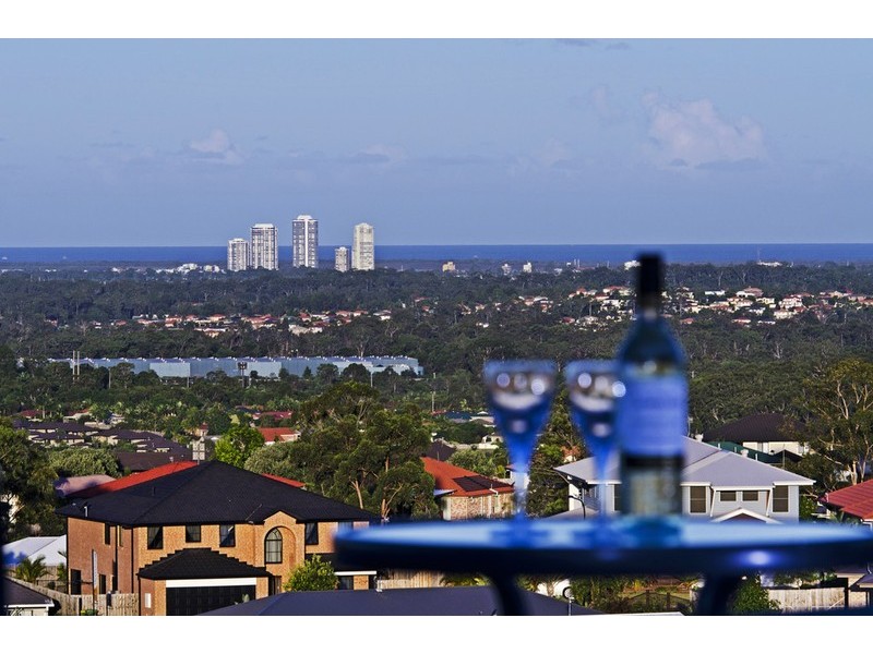 8 Wunburra Circle, Pacific Pines QLD 4211