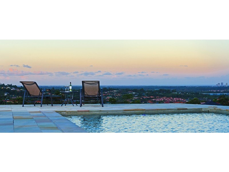 8 Wunburra Circle, Pacific Pines QLD 4211