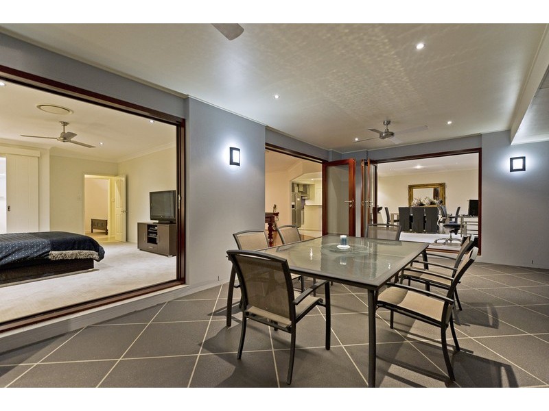 8 Wunburra Circle, Pacific Pines QLD 4211