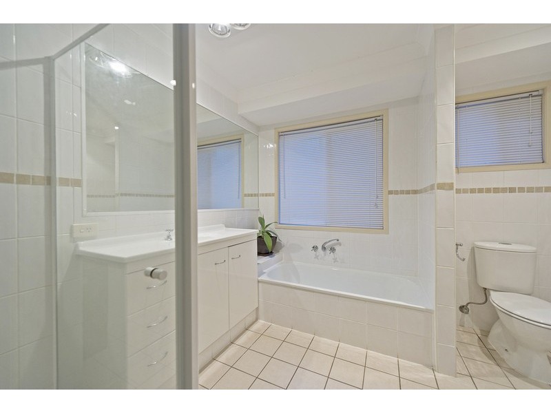 152 Mildura Drive, Helensvale QLD 4212