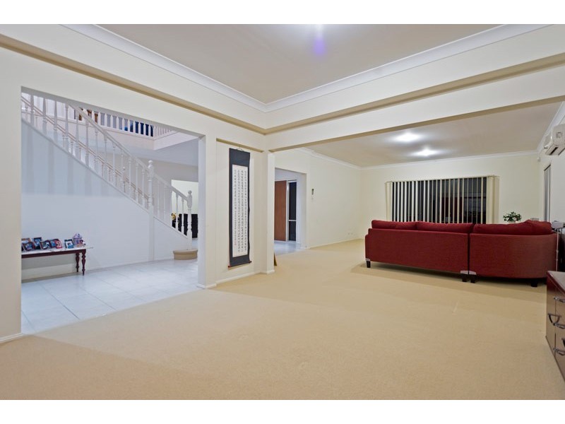 34 Hillary Circuit, Pacific Pines QLD 4211
