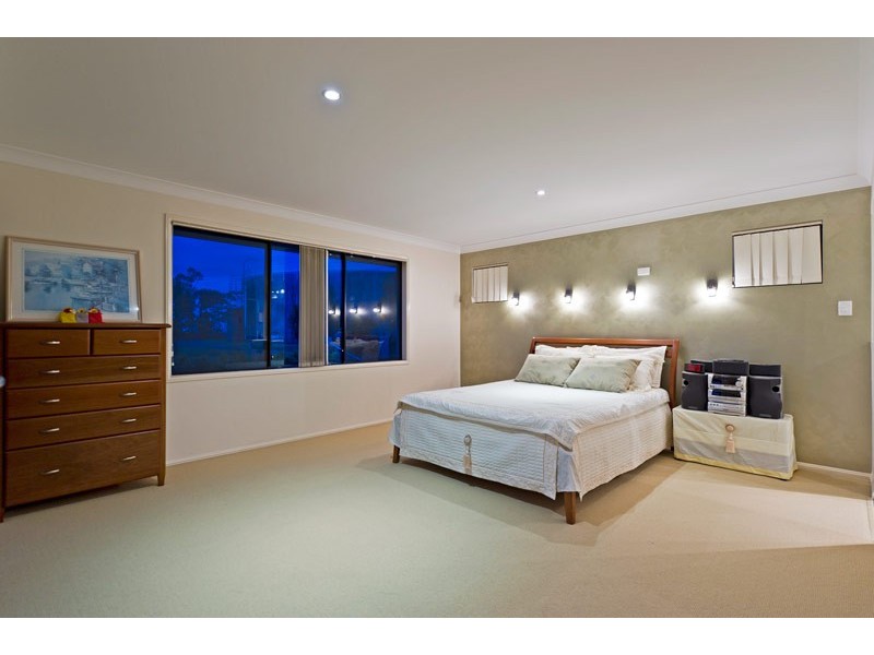 34 Hillary Circuit, Pacific Pines QLD 4211