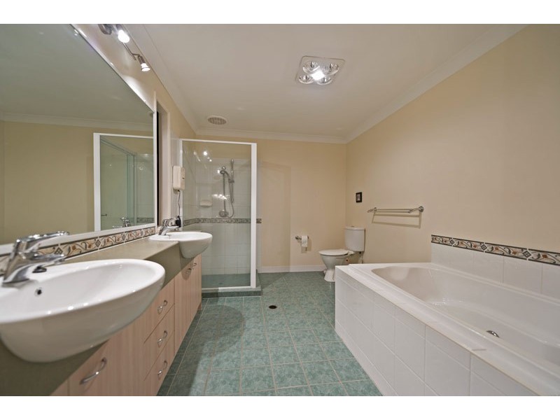 34 Hillary Circuit, Pacific Pines QLD 4211