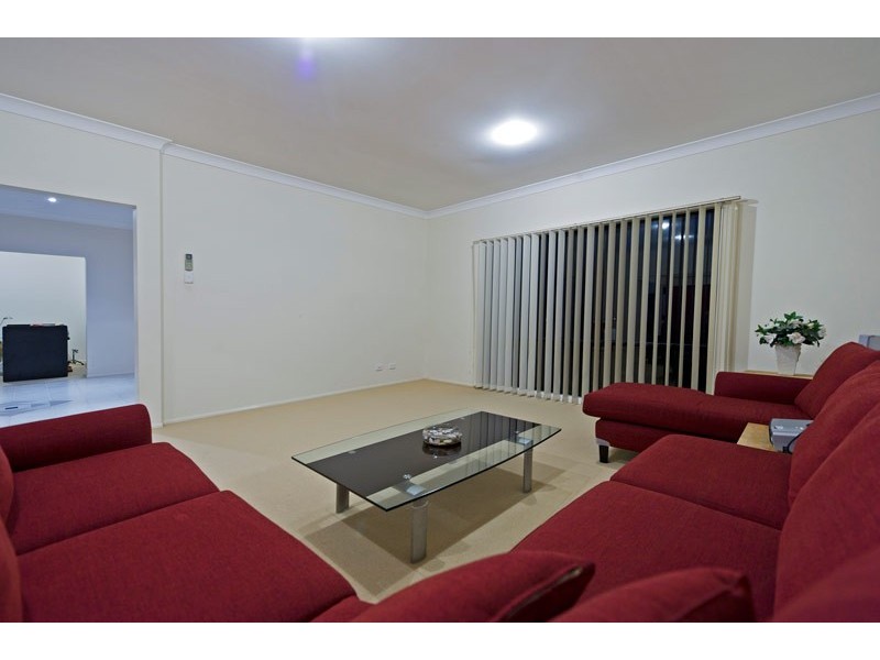 34 Hillary Circuit, Pacific Pines QLD 4211