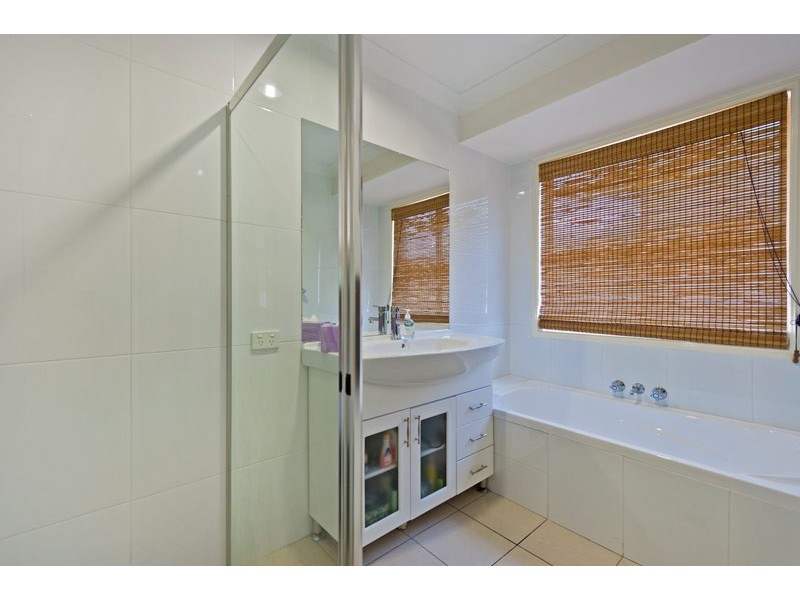 7 Polynesia Avenue, Pacific Pines QLD 4211