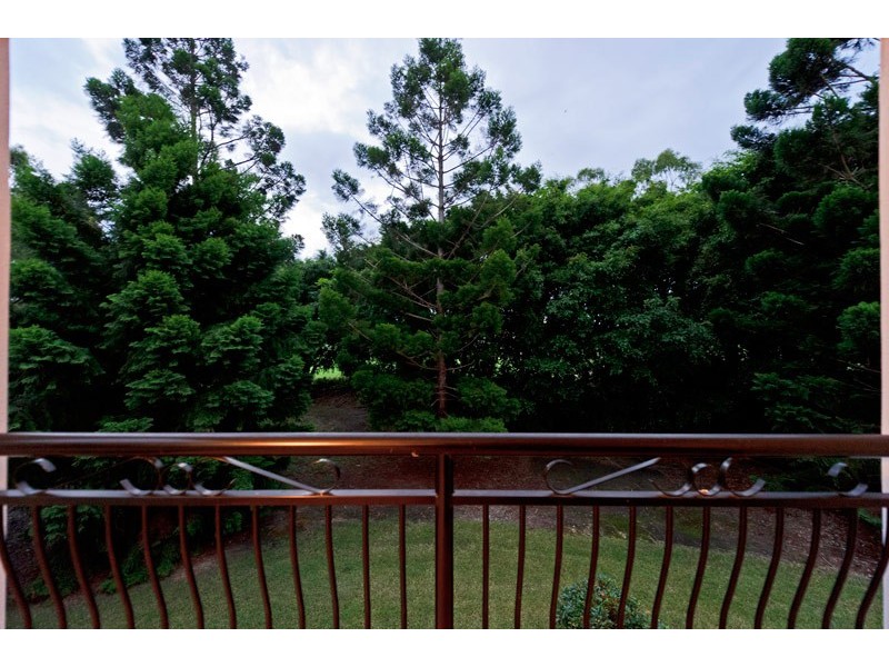 8853 Magnolia Drive East, Hope Island QLD 4212