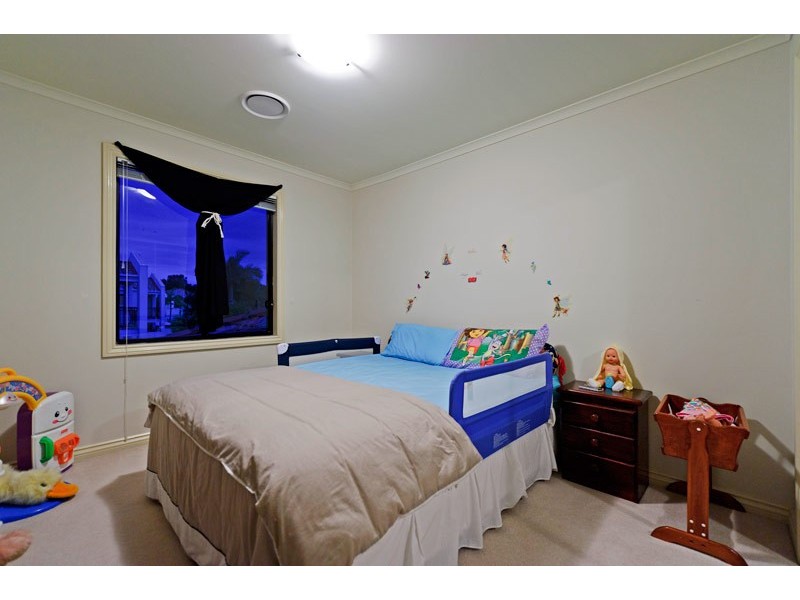 8853 Magnolia Drive East, Hope Island QLD 4212
