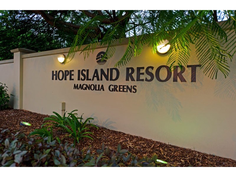 8853 Magnolia Drive East, Hope Island QLD 4212