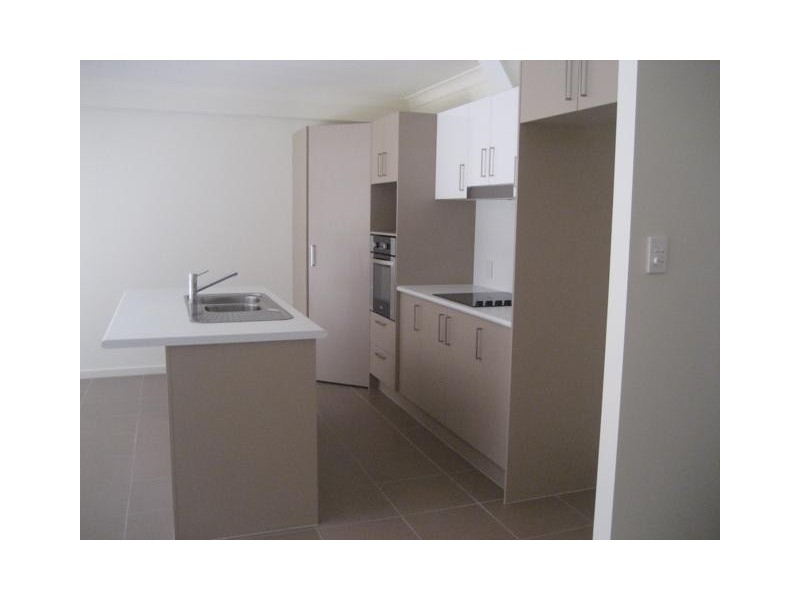 2/8 Mugello Drive, Oxenford QLD 4210