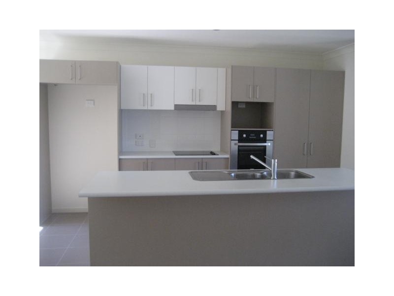 2/8 Mugello Drive, Oxenford QLD 4210