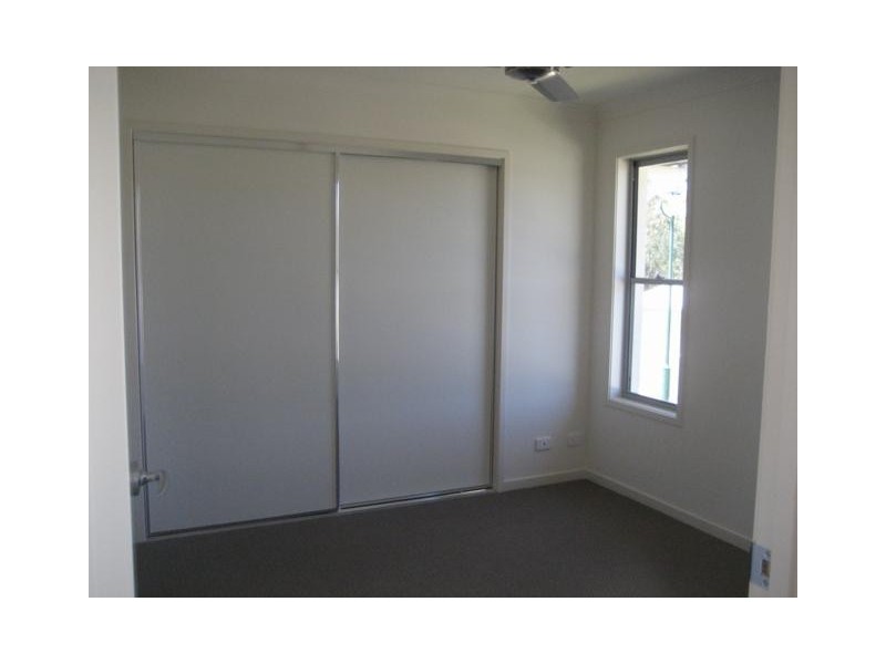 2/8 Mugello Drive, Oxenford QLD 4210