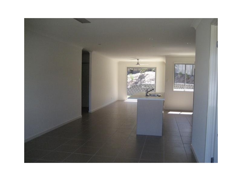 2/8 Mugello Drive, Oxenford QLD 4210