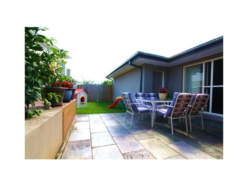 51 Laughlen Chase, Pacific Pines QLD 4211