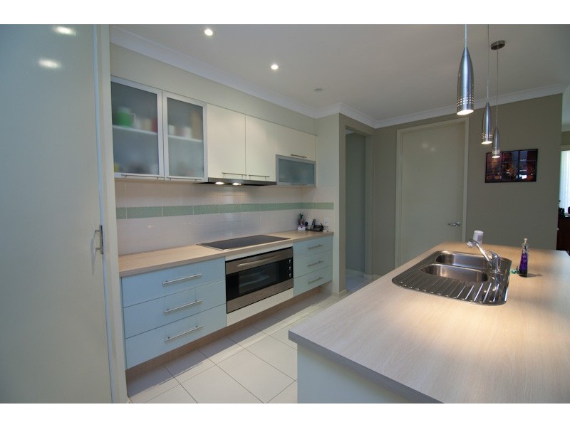 51 Laughlen Chase, Pacific Pines QLD 4211