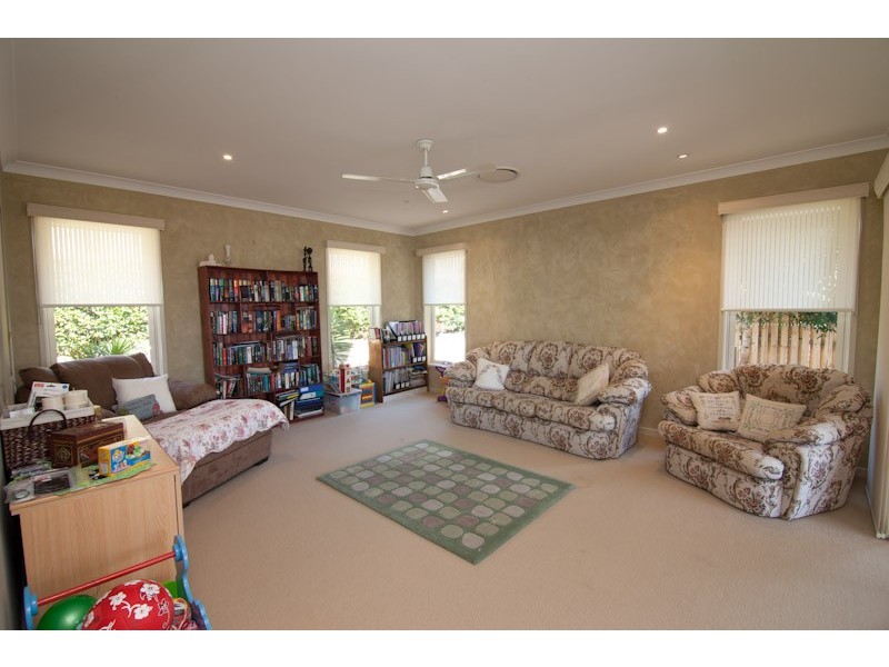 51 Laughlen Chase, Pacific Pines QLD 4211