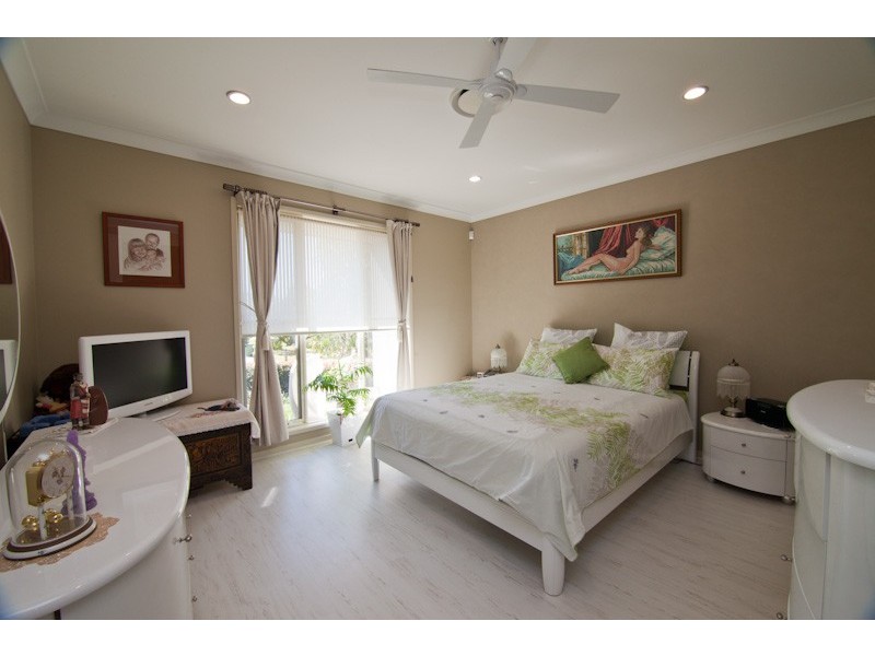 51 Laughlen Chase, Pacific Pines QLD 4211