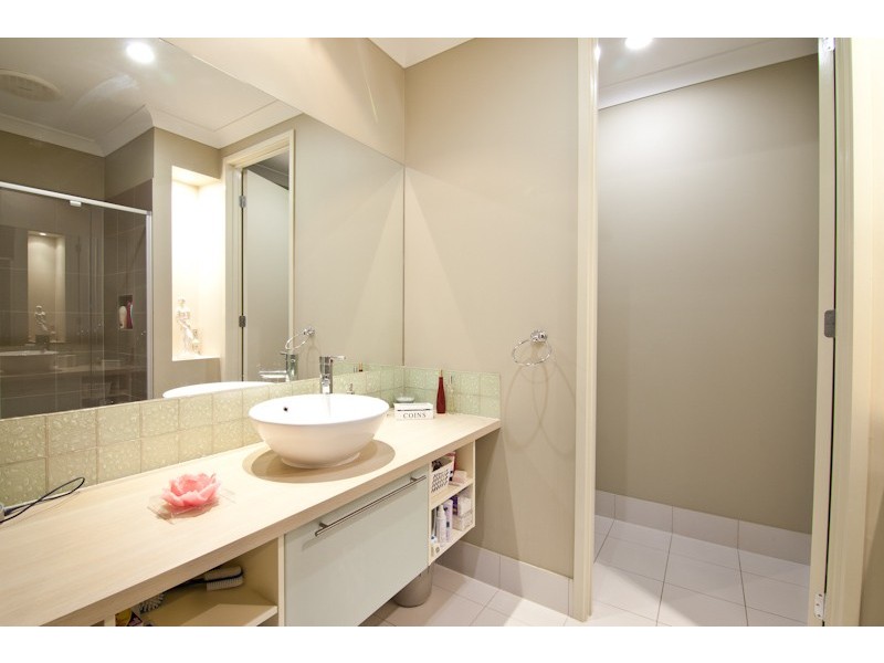 51 Laughlen Chase, Pacific Pines QLD 4211