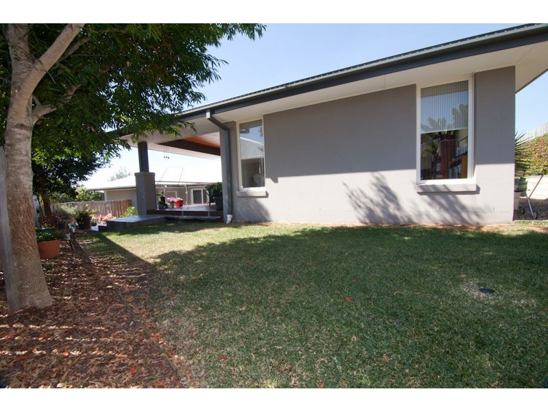 51 Laughlen Chase, Pacific Pines QLD 4211