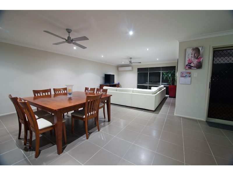 9 Bimberi Row, Pacific Pines QLD 4211