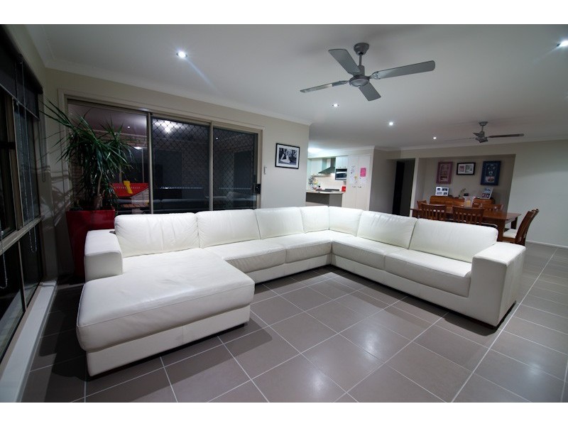 9 Bimberi Row, Pacific Pines QLD 4211