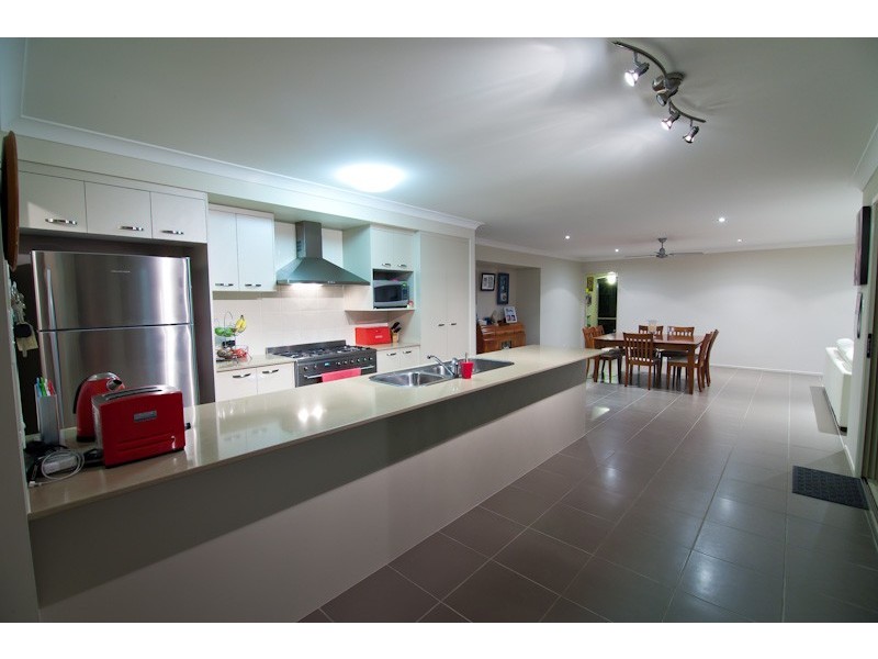 9 Bimberi Row, Pacific Pines QLD 4211