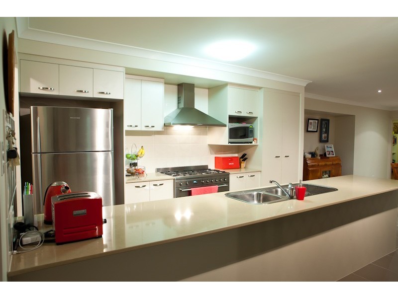 9 Bimberi Row, Pacific Pines QLD 4211
