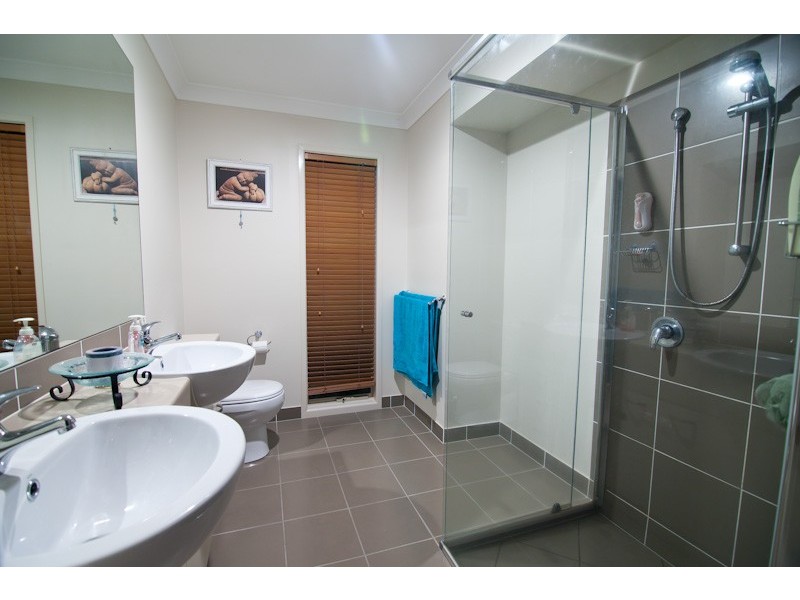 9 Bimberi Row, Pacific Pines QLD 4211