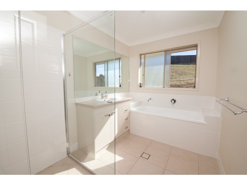 9 Bimberi Row, Pacific Pines QLD 4211