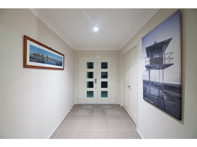 9 Bimberi Row, Pacific Pines QLD 4211