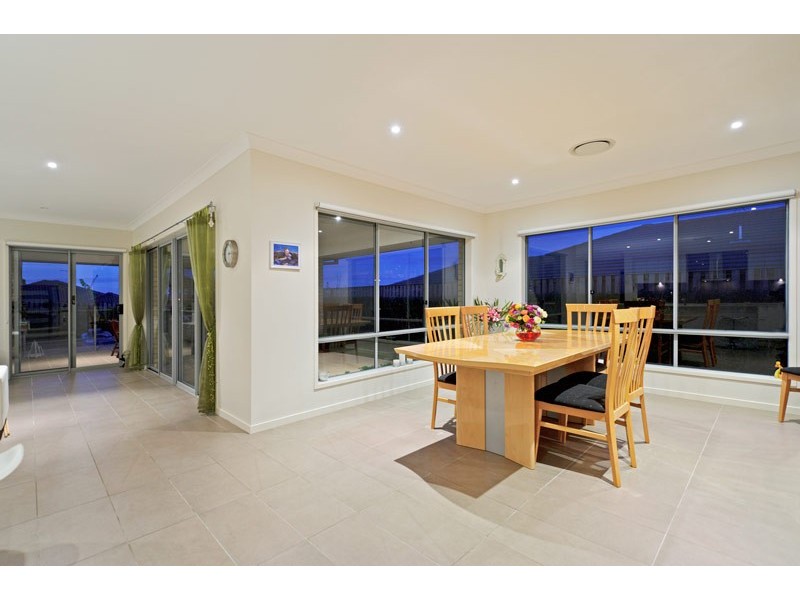 7 Lawley Crescent, Pacific Pines QLD 4211