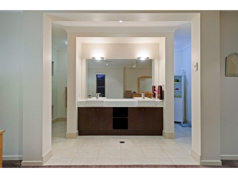 7 Lawley Crescent, Pacific Pines QLD 4211