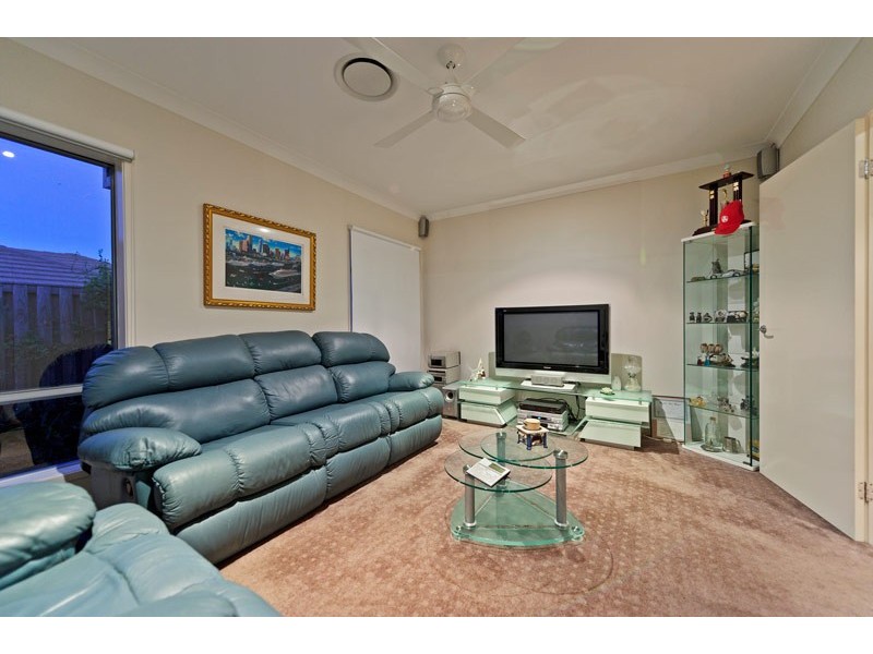 7 Lawley Crescent, Pacific Pines QLD 4211